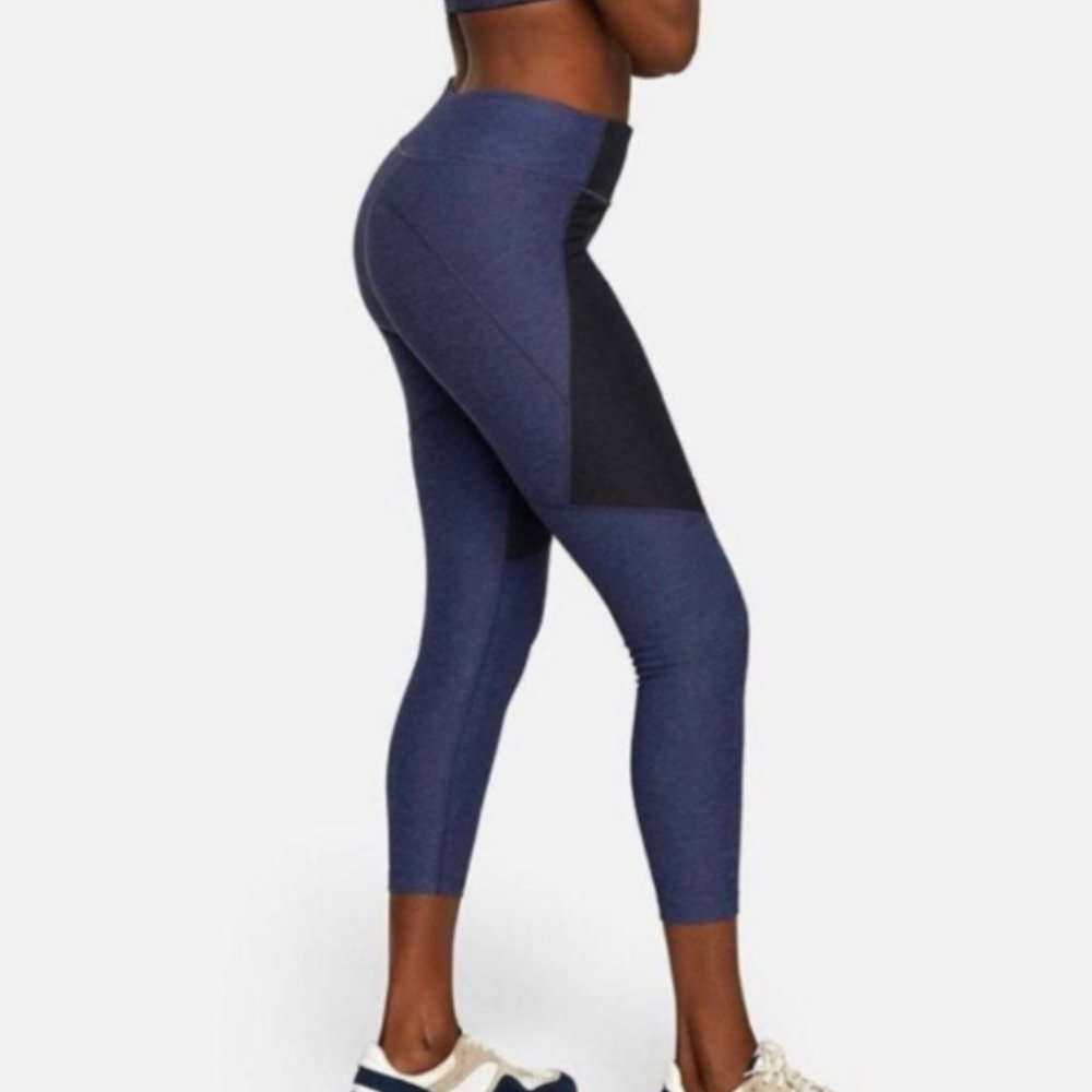 Outdoor Voices 3/4 Warmup Leggings in size Small / Navy